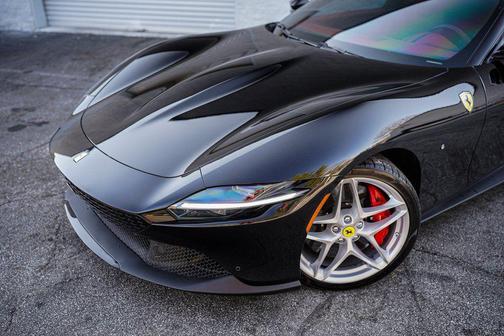 2023 Ferrari Roma Base