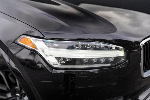 2017 Volvo XC90 T5 Momentum