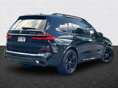 Black Sapphire Metallic 2023 BMW X7 xDrive40i