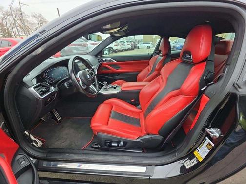 Black Sapphire Metallic 2022 BMW M4 Competition