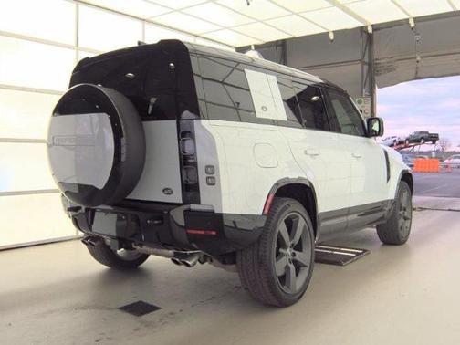 2023 Land Rover Defender 110 V8