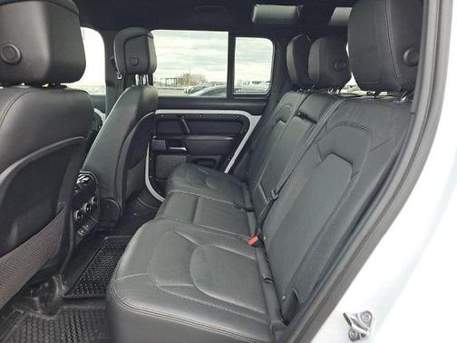 2023 Land Rover Defender 110 V8