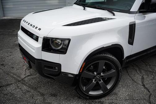 2023 Land Rover Defender 110 V8