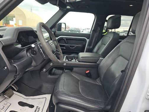 2023 Land Rover Defender 110 V8