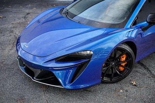 2023 McLaren Artura Performance