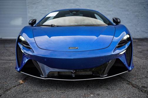 2023 McLaren Artura Performance