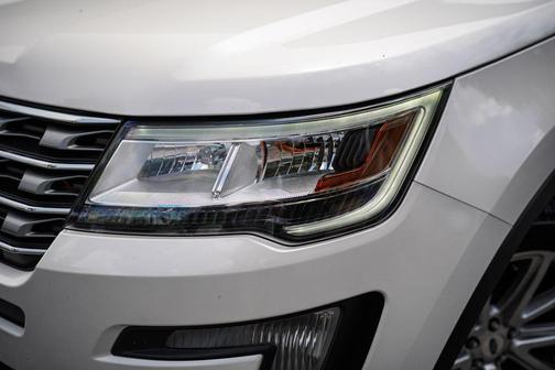 White Platinum Clearcoat Metallic 2017 Ford Explorer Limited