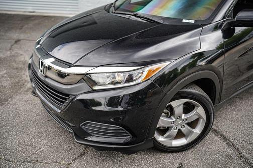 Crystal Black Pearl 2022 Honda HR-V LX