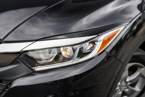 Crystal Black Pearl 2022 Honda HR-V LX