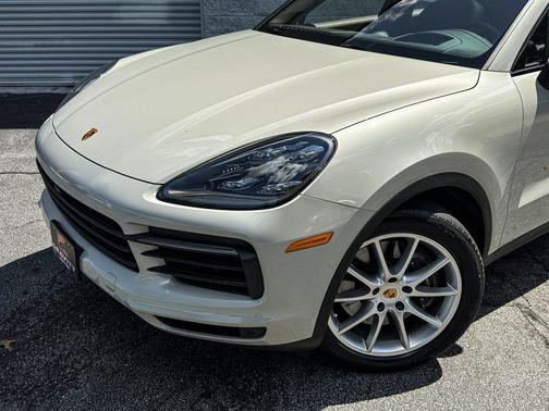 2022 Porsche Cayenne Base