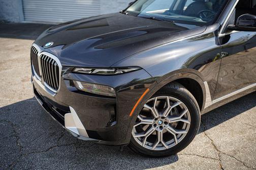 Black Sapphire Metallic 2025 BMW X7 xDrive40i