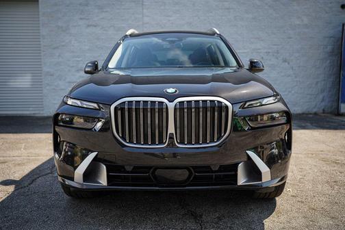 Black Sapphire Metallic 2025 BMW X7 xDrive40i