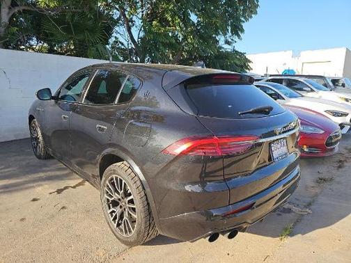 Nero Tempesta Metallic 2023 Maserati Grecale Modena