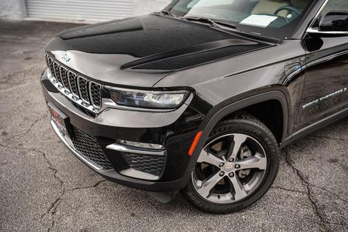 Diamond Black Crystal Pearlcoat 2023 Jeep Grand Cherokee 4xe Base