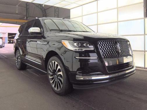 Infinite Black Metallic Clearcoat 2022 Lincoln Navigator Black Label