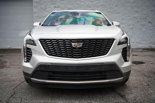 Radiant Silver Metallic 2019 Cadillac XT4 Premium Luxury