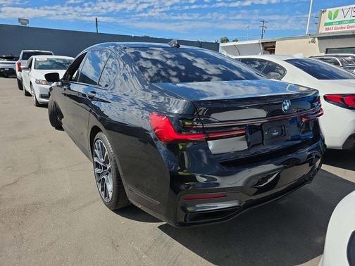 2022 BMW 740 i