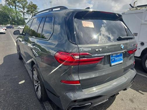 2022 BMW X7 M50i