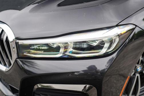 Black Sapphire Metallic 2022 BMW 750 i xDrive