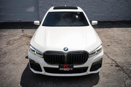 2022 BMW 740 i