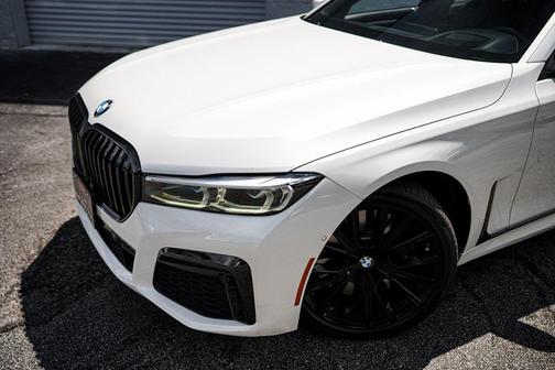 2022 BMW 740 i