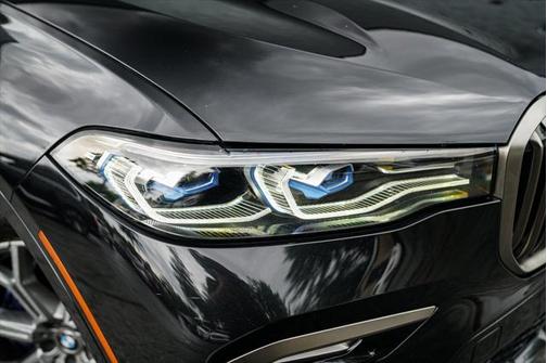 2022 BMW X7 M50i