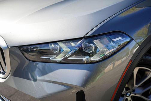 Gray Metallic 2025 BMW X5 sDrive40i
