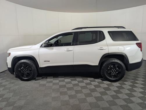 2022 GMC Acadia AT4