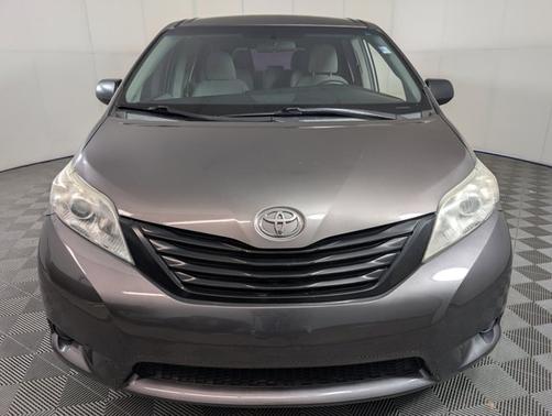 2016 Toyota Sienna L 7 PASSENGER