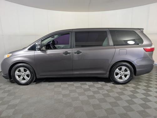 2016 Toyota Sienna L 7 PASSENGER