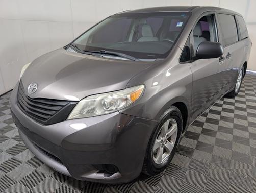 2016 Toyota Sienna L 7 PASSENGER