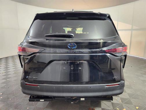 2025 Toyota Sienna Woodland Edition