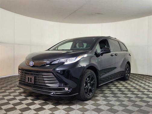2025 Toyota Sienna Woodland Edition