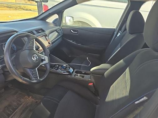 2022 Nissan Leaf SV 40 kWh