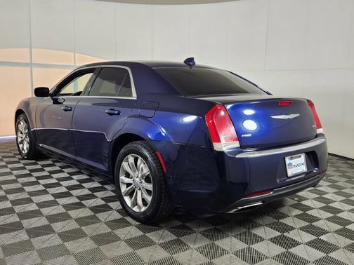 2017 Chrysler 300 LIMITED