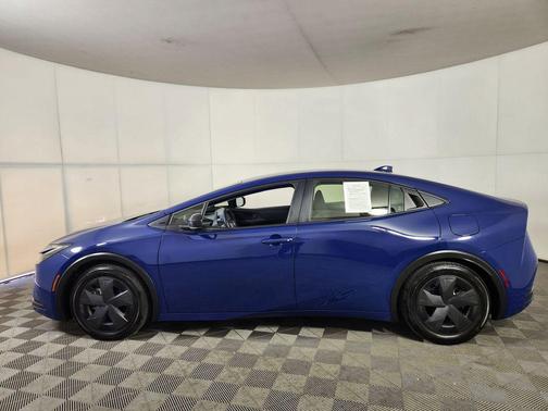 2025 Toyota Prius Plug-In Hybrid SE