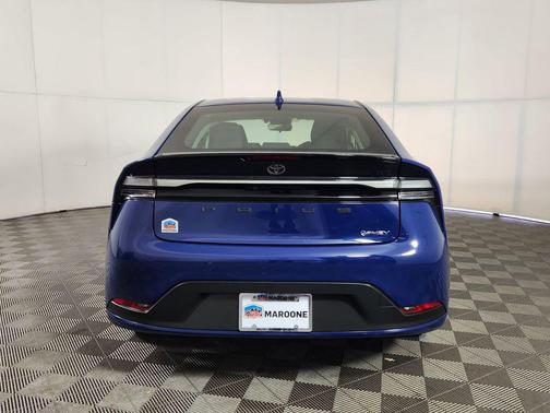 2025 Toyota Prius Plug-In Hybrid SE