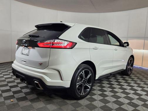 Star White Metallic Tri-Coat 2023 Ford Edge ST