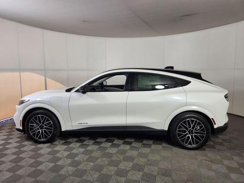 Star White Metallic Tri-Coat 2026 Ford Mustang Mach-E Premium