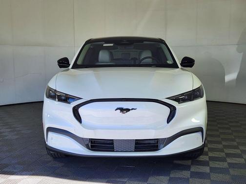 Star White Metallic Tri-Coat 2026 Ford Mustang Mach-E Premium