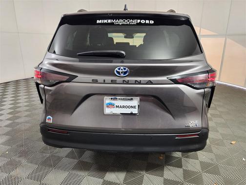 2024 Toyota Sienna XLE