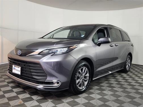 2024 Toyota Sienna XLE