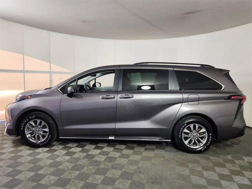 2024 Toyota Sienna XLE