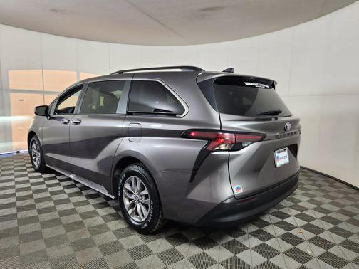 2024 Toyota Sienna XLE