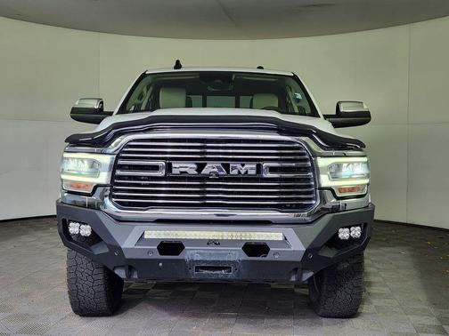 2020 RAM 3500 Laramie Crew Cab 4x4 8' Box