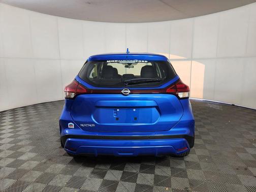2022 Nissan Kicks S