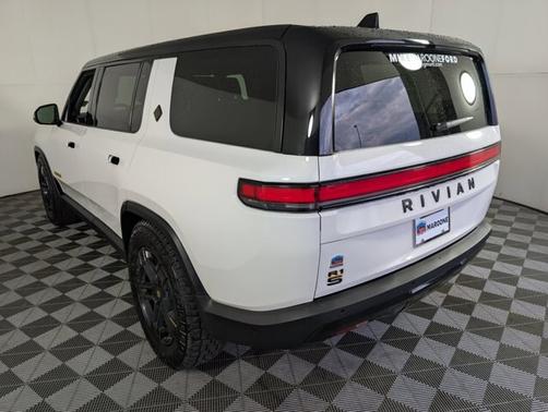 2023 Rivian R1S ADVENTURE QUAD MOTOR LARGE PACK