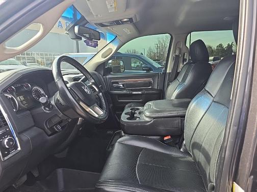 2018 RAM 2500 Laramie Crew Cab 4x4 6'4' Box