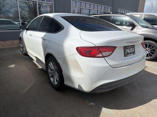 2016 Chrysler 200 LX