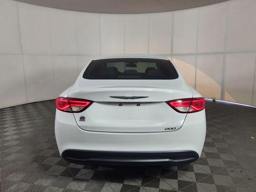 2016 Chrysler 200 LX